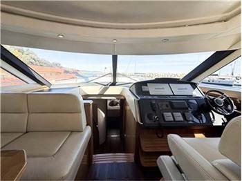 Riviera 5800 sport yacht