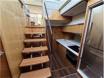 Riviera 5800 sport yacht