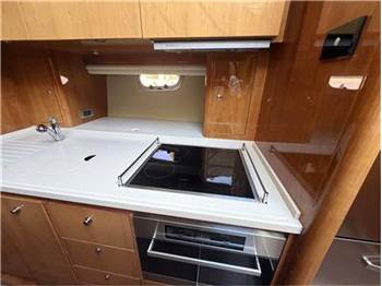 Riviera 5800 sport yacht