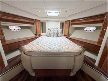 Riviera 5800 sport yacht