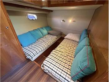 Riviera 5800 sport yacht