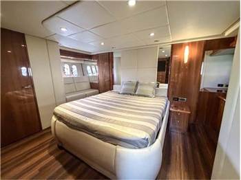 Riviera 5800 sport yacht