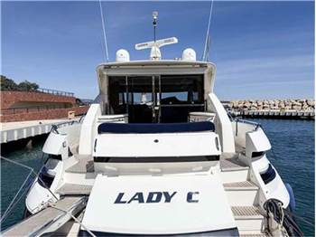 Riviera 5800 sport yacht