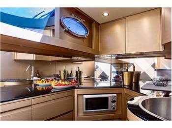 Pershing 64