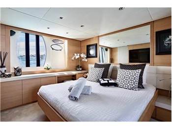Pershing 64