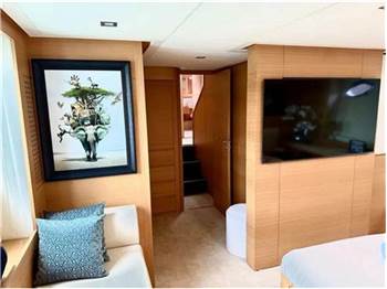 Pershing 64