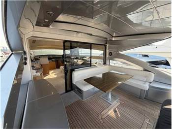 Pershing 64