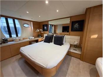 Pershing 64