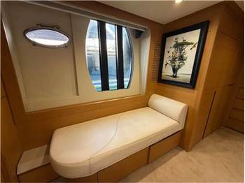 Pershing 64