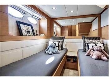 Pershing 64