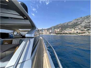 Pershing 64