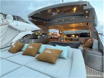 Pershing 64