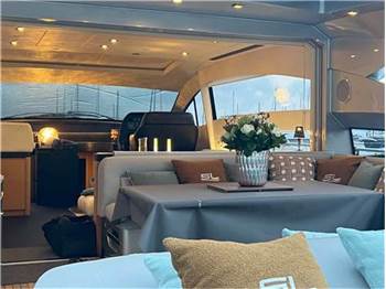 Pershing 64