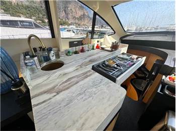 Pershing 64