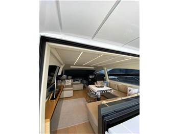 Pershing 70
