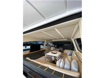 Pershing 70
