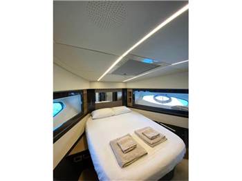 Pershing 70