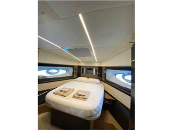 Pershing 70