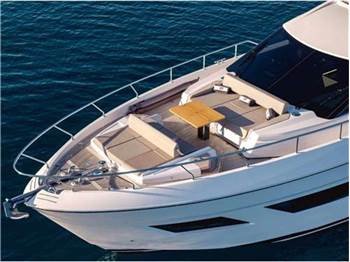 Ferretti yachts 720