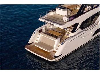 Ferretti yachts 720