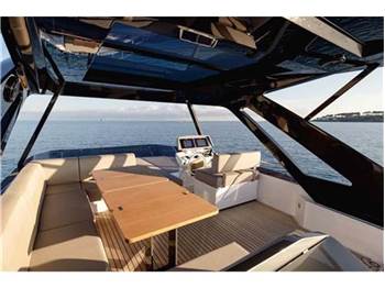 Ferretti yachts 720