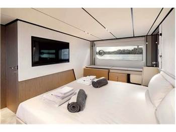 Ferretti yachts 720