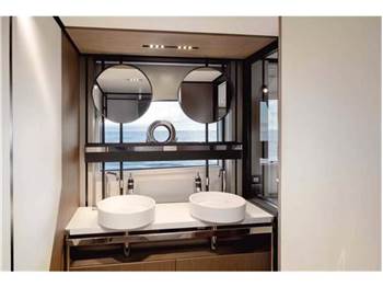 Ferretti yachts 720