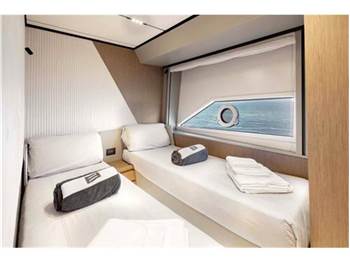 Ferretti yachts 720