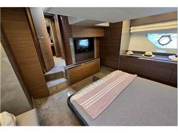 Ferretti yachts 450
