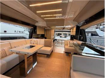 Ferretti yachts 550