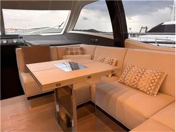 Ferretti yachts 550