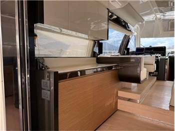 Ferretti yachts 550