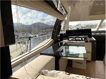 Ferretti yachts 550