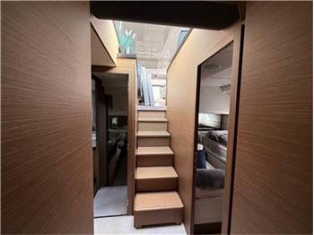 Ferretti yachts 550