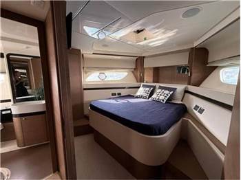 Ferretti yachts 550