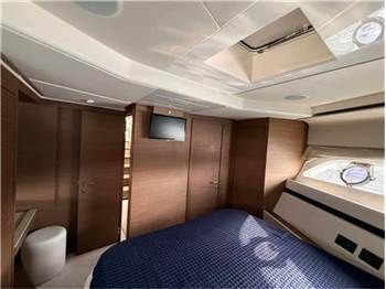 Ferretti yachts 550
