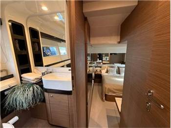 Ferretti yachts 550
