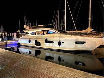 Ferretti yachts 570