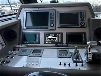Ferretti yachts 570