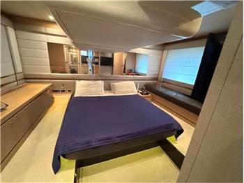 Ferretti yachts 570