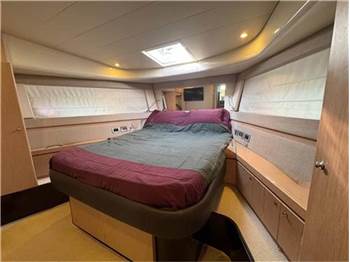 Ferretti yachts 570