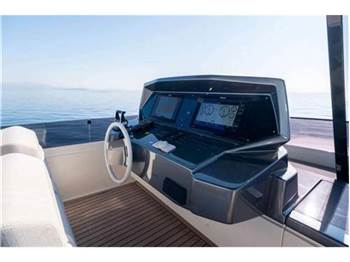 Ferretti yachts 780