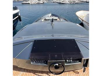 Pershing 92