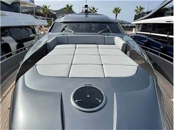 Pershing 92