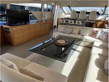 Pershing 92