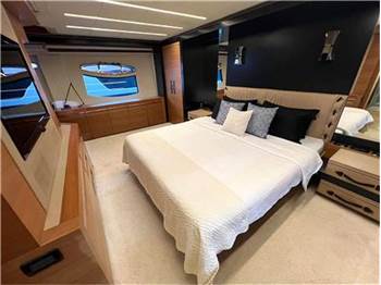 Pershing 92