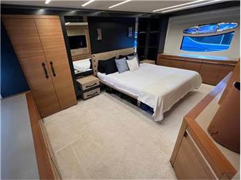 Pershing 92