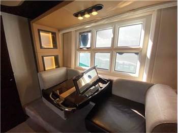 Azimut 77s
