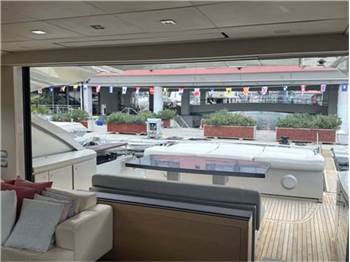 Pershing 80