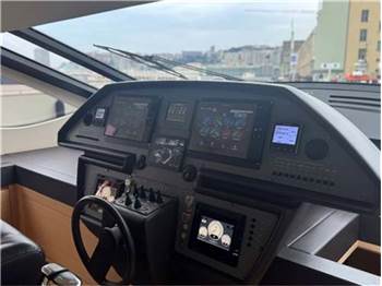 Pershing 80